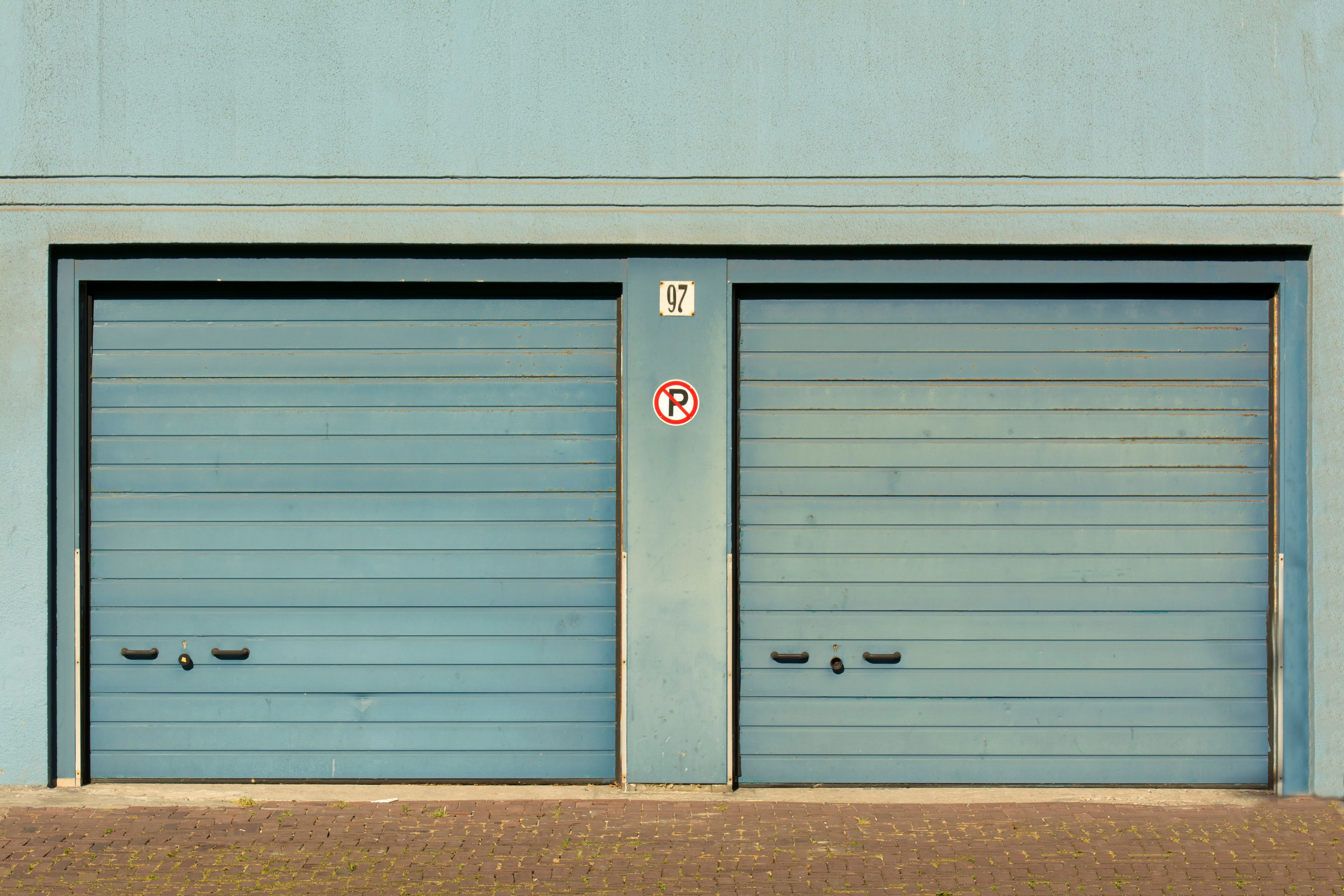 Residential garage door in Warren